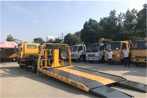 四平伊通道路救援_汽车搭电_高速补胎换胎